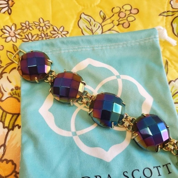 Kendra Scott Cassie Bracelet Iridescent Black - Picture 2 of 11